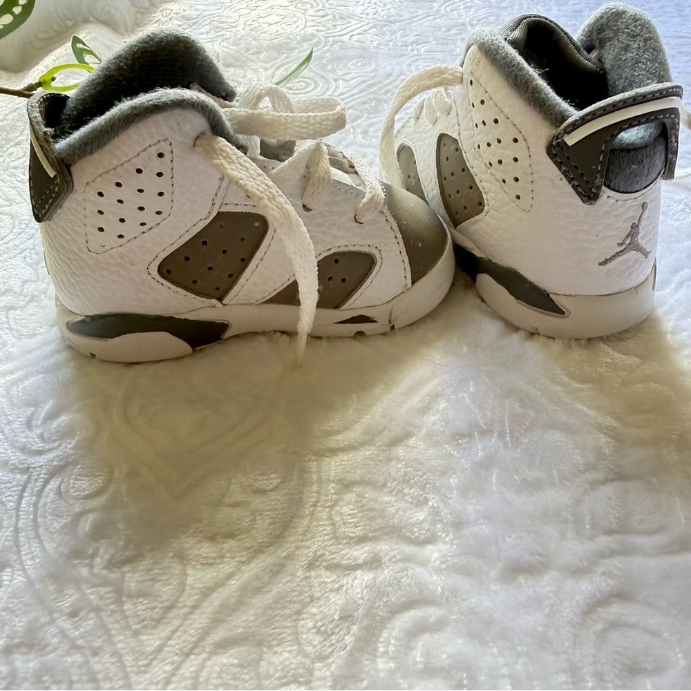 Jordan 6 Retro Baby Sneakers White Gray Size 3C - Picture 7 of 7